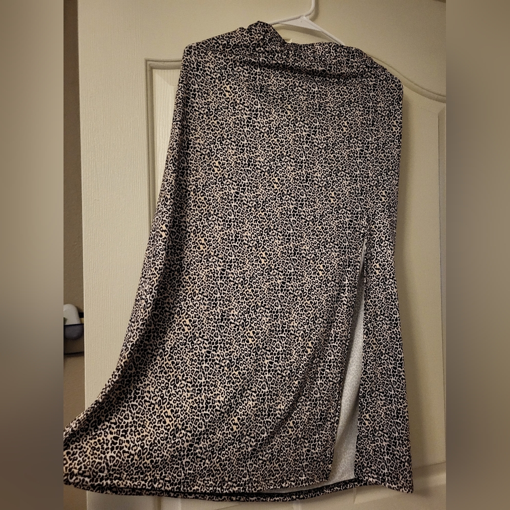 Cheetah print skirt with slit